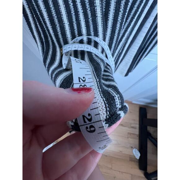 Le-La Vertical Stripe Knit Long Sleeve Top Black White Lagenlook Artsy Women's M - Picture 3 of 12